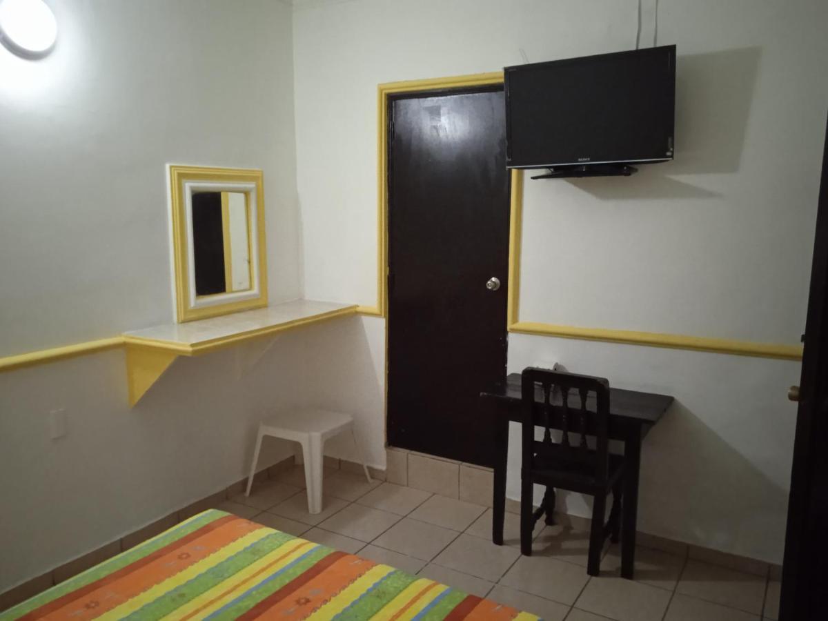 מזטלן Hotel Kiko מראה חיצוני תמונה
